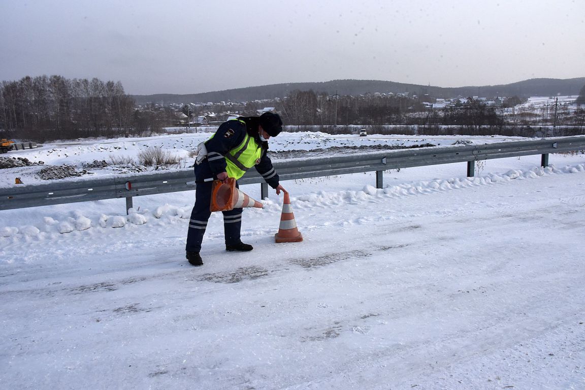 В Свердловской области из-за снега перекрыли дороги - «Уральский рабочий»